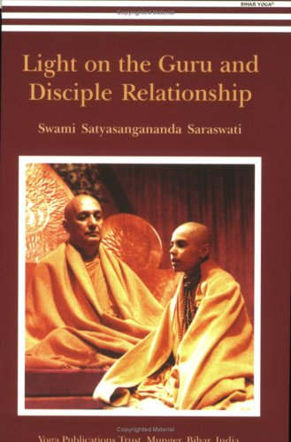Light on the Guru and Disciple Relationship [Paperback] Swami Satyasangananda Saraswati