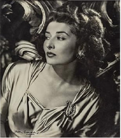 Maharanis: Women of Royal India-Hardcover Pramod Kumar KG & Amin Jaffer-Hardcover